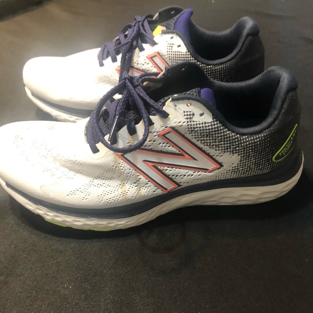 New balance women’s size 9 sneakers . Worn twice . Excellent condition